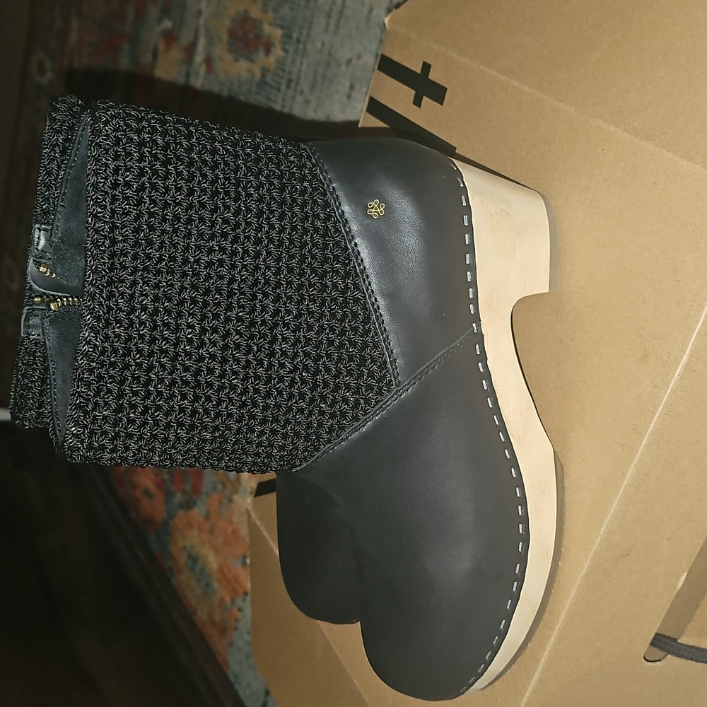 BNWOT The Sak Leather Clog Boots